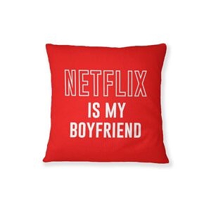 poduszka-z-nadrukiem-netflix-boyfriend